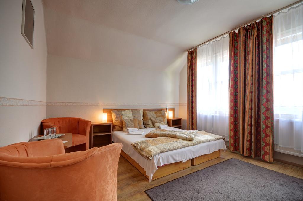 Hotel Roz Szentendre Oda fotoğraf