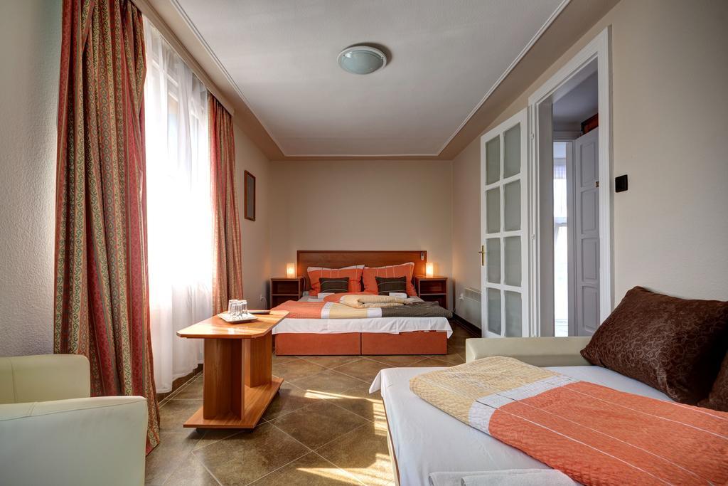 Hotel Roz Szentendre Oda fotoğraf