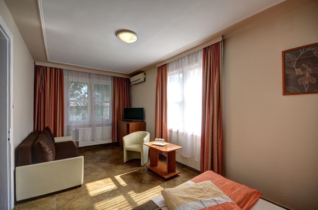 Hotel Roz Szentendre Oda fotoğraf